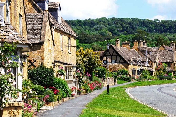 Cotswolds Countryside Tour by Coach: Villages, Views, and Lunch - Burford, Gateway to the Cotswolds: River Windrush and a High-Street Walk