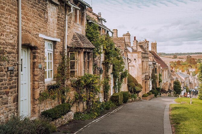 Cotswolds Full-Day Tour From Birmingham - The guide and group size: why the day can feel smooth