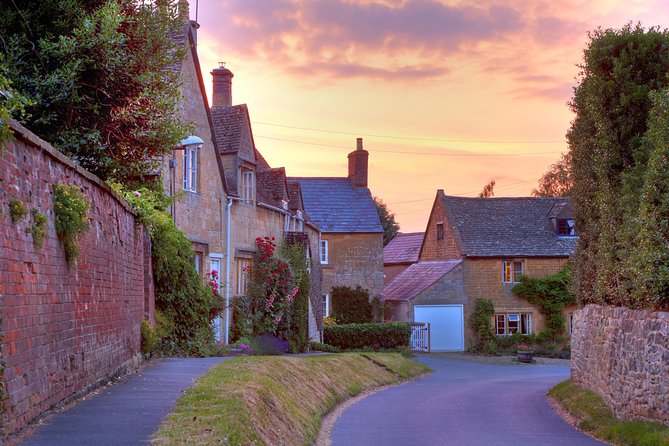 Cotswolds Small Group Tour from London - Onboard comfort that actually matters on a long day
