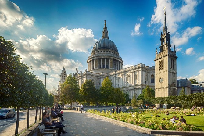 Crown Jewels of London Tour with River Cruise - Meeting Trafalgar Square and Settling In on the Coach