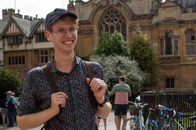 Discover Oxford University with Recent Graduate - Sheldonian Theatre and the Oxford bookish detours