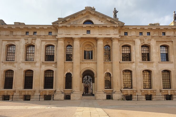 Discover Oxford University with Recent Graduate - Bridge of Sighs and the photo moments that actually feel worth it