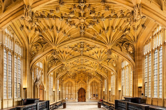 Discover Oxford University with Recent Graduate - Divinity School and Radcliffe Camera: two Oxford icons, one study story