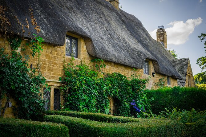 Discover the Secrets of the Cotswolds Private Tour Experience - Stop 5 Snowshill photo shoot time in a village made for pictures