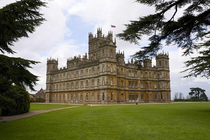 Downton Abbey and Highclere Castle Tour from London - Key things that make this tour work