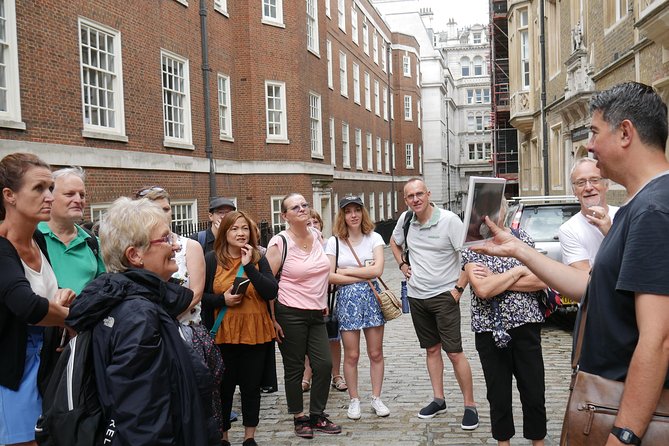 Downton Abbey London Walking Tour - Buckingham Palace area: Anna, Bates, Edith, and what you can actually see