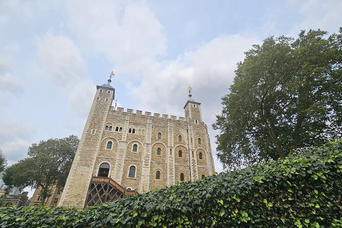 Easy Access Tower of London Crown Jewel Torture and Executions - Crown Jewels: Coronation Regalia, Koh-I-Noor, and 23,000 gemstones