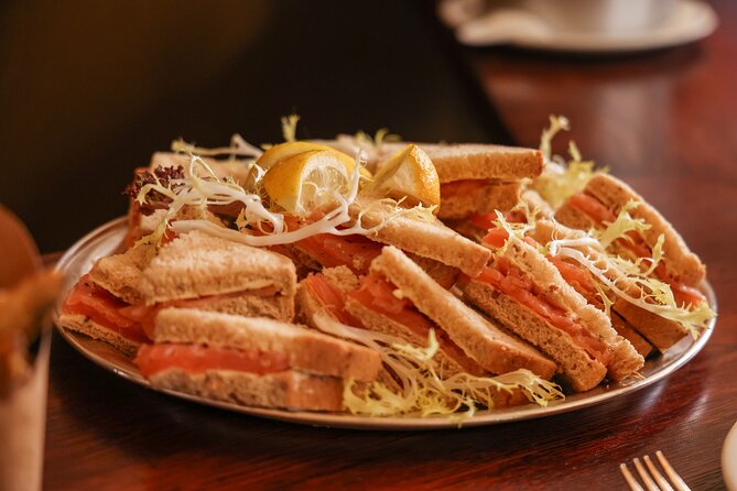 Eating London: The Heart of 'The City' Food Tour - Explaining the City of London, then walking through the layers you see