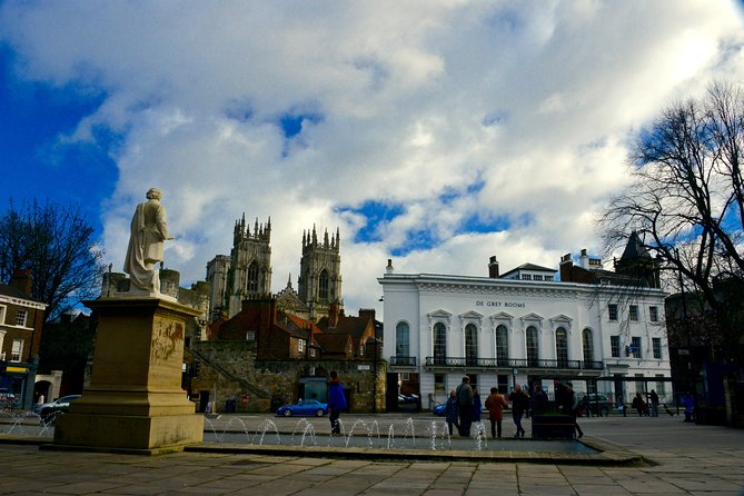 Exclusive York - Private Personally-Designed Walking Tour - Guide style: story-led explanations with iPad visuals
