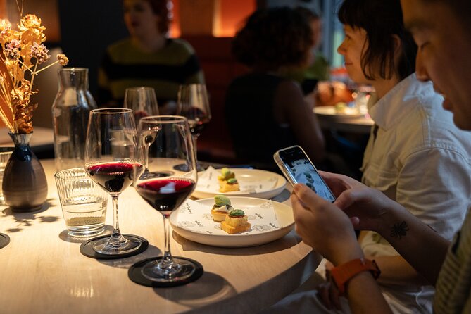Four hour walking wine tasting tour of Manchester's best bars - Stop 1 and the lead-in to the night: Manchester city centre sights