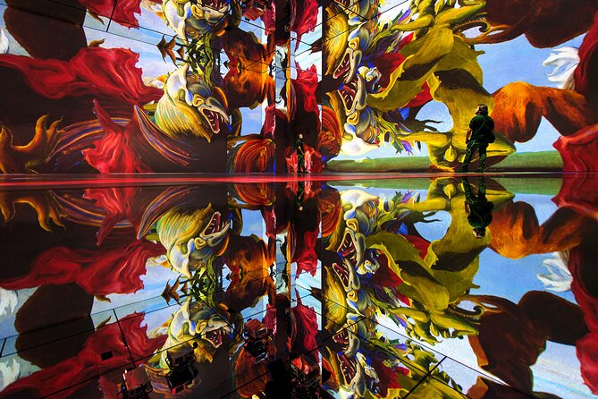 Frameless - Immersive Art Experience in London - The Art of Abstraction: digital maze energy and moving forms
