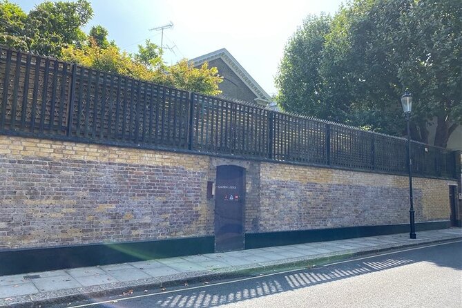 Freddie Mercury and Queen. The London tour - Stop 2, Garden Lodge Exterior: Seeing Freddie’s Home (Without Going Inside)