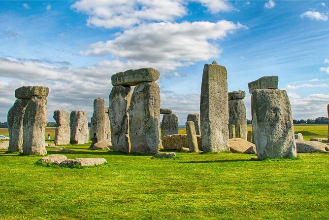 From Birmingham Stonehenge and Bath Day Tour - Coach comfort, meeting point, and group size in Birmingham