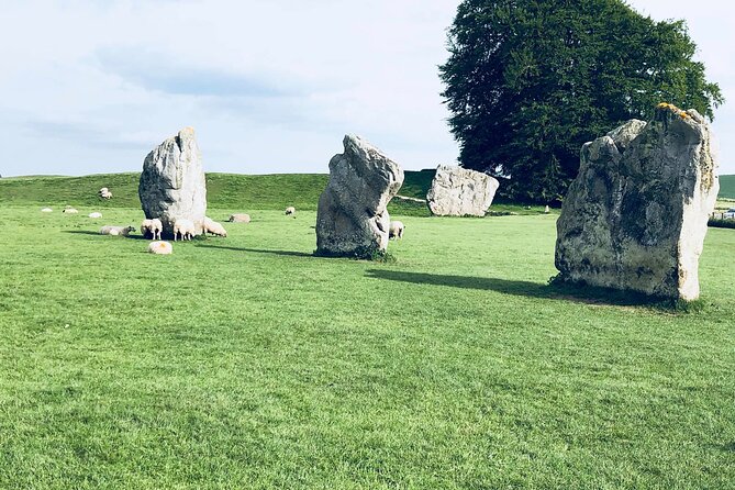 Full-Day Stonehenge and Avebury Tour from Glastonbury - The lunch break at a local pub, and how to handle the cost question