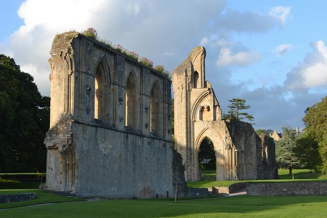Full-Day Tour of Glastonbury - White Spring Well and the candle-lit water temple
