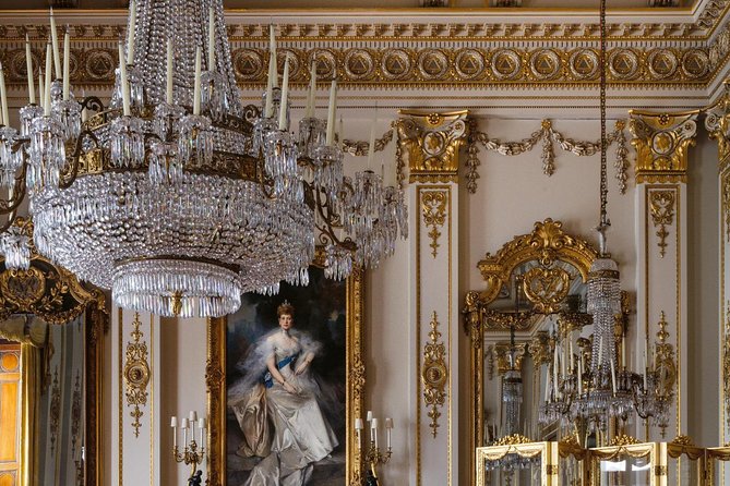 Full Royal Tour: Royal London & Buckingham Palace Tour - Trafalgar Square, Horse Guards Parade, and Whitehall in One Practical Stretch