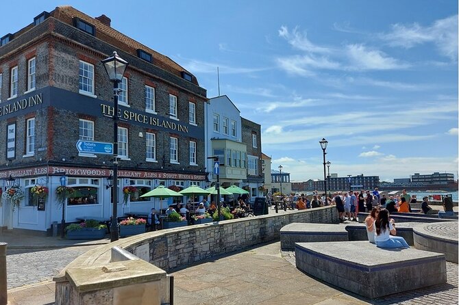 Guided Walking Tour of Portsmouth - Waterfront refreshment: a relaxed finish without rushing