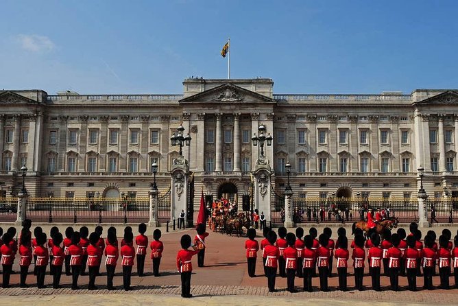 Half day London Private Tour in Executive Luxury Vehicle - The Changing of the Guard at Buckingham Palace: the timed centerpiece