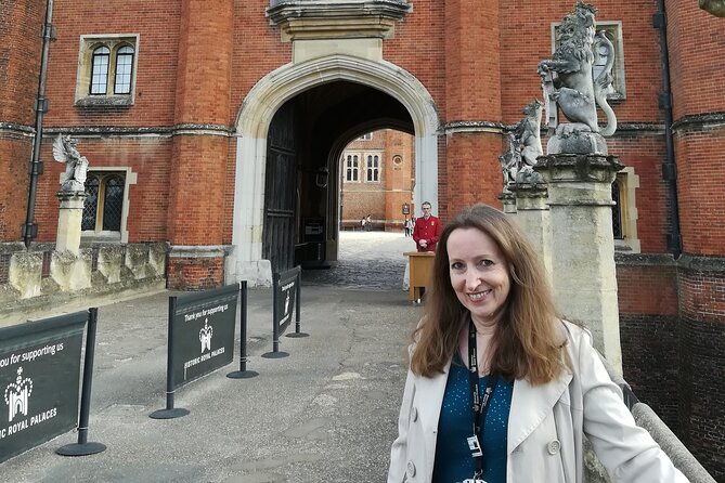 Hampton Court Palace Private Guided Tour - Stop-by-stop: the Tudor half with Henry VIII’s court stories