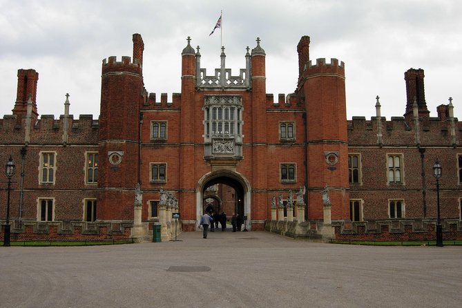 Hampton court palace private tour from London - Why Hampton Court Palace feels different than other royal stops