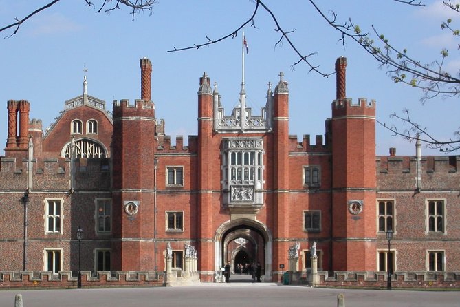 Hampton Court Palace Private Tour - Secrets of Henry VIII - What You’ll See: Palace Highlights and Gardens