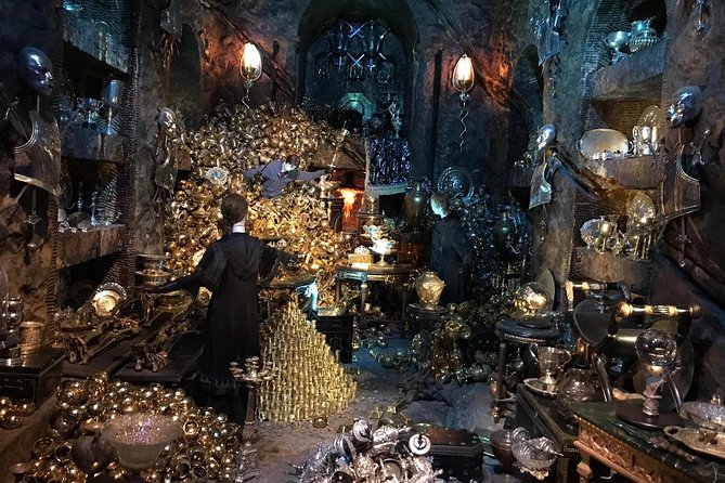 Harry Potter Studio Tickets and London Film Locations Guided Tour - Guides make the difference, and you might meet one by name