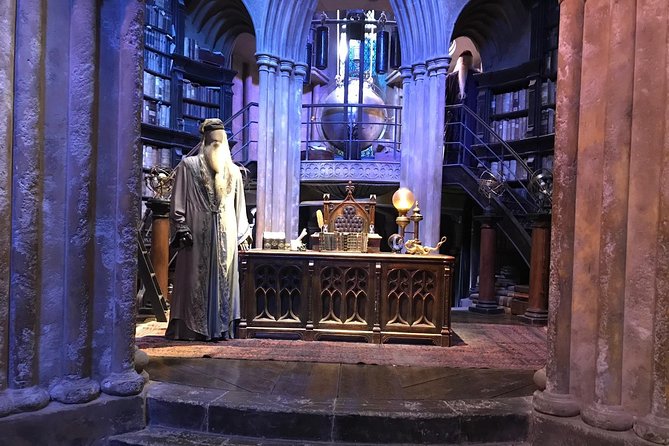 Harry Potter Studio Tickets and London Film Locations Guided Tour - The photo-worthy stops between bridges and markets
