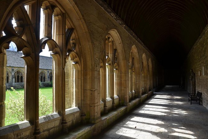 Harry Potter Walking Tour of Oxford Including New College - Bodleian Library stops that match Hogwarts’ infirmary look