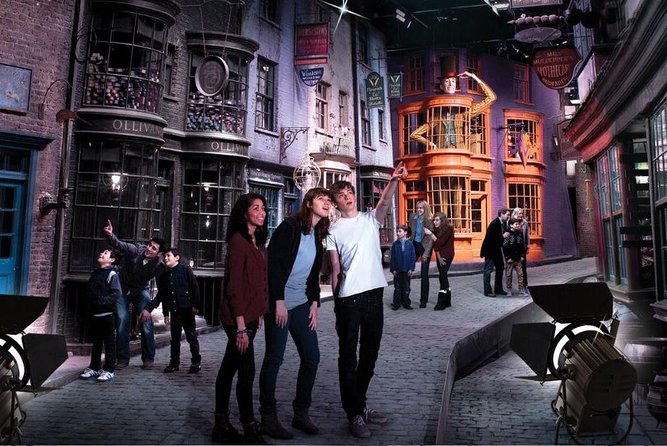Harry Potter Warner Bros. Studio Tour with Transport from London - Green-screen broom experience: fun, but keep expectations practical