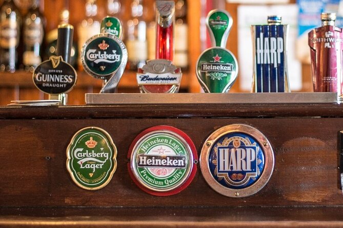 Historic Pub Walking Tour of London - The guide experience: humor, crowd control, and real local tips