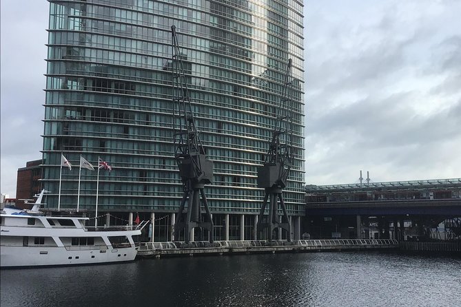 Historic walk of East Londons Wapping Docks and its famous Pubs - Entering Wapping the right way, from Docklands to real Thames grit
