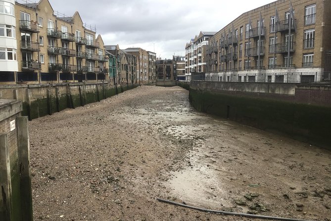 Historic walk of East Londons Wapping Docks and its famous Pubs - Museum of London Docklands area, history you can actually picture