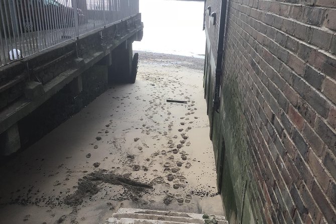 Historic walk of East Londons Wapping Docks and its famous Pubs - Thames River Police and the marine policing unit, crime with a practical edge
