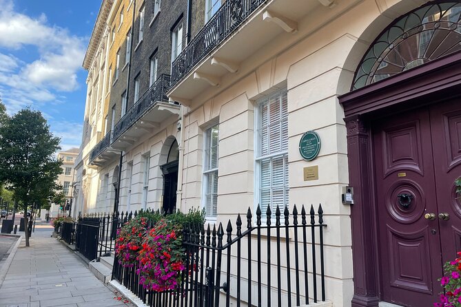 Historical Tour in Death, Debauchery and Doctors in Soho London - Timing, meeting point, and the smooth start