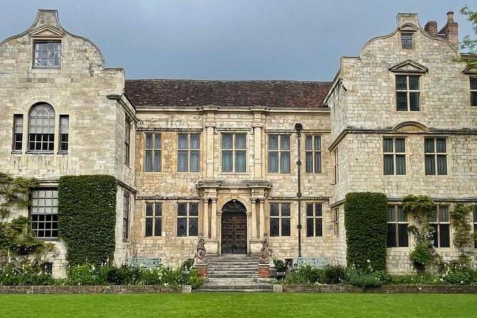 History and Hauntings Self Guided Walking Tour in York with App - Yorkshire Museum and the Multangular Tower: Roman leftovers with medieval armor