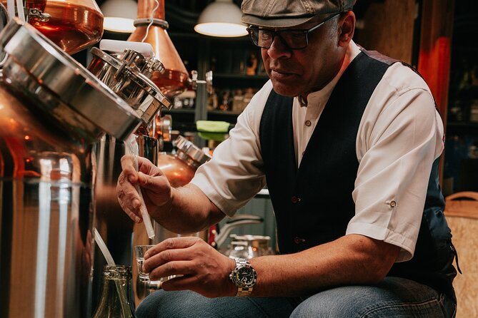 Hooting Owl Distillery York - Distillery Tour & Gin Tasting - Choosing from 25 spirits: how the tasting section plays out
