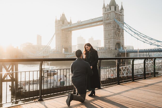 Iconic London Portraits Tour with Expert Local Photographer - Big Ben, London Eye Parliament, phone boxes, and that classic London street look