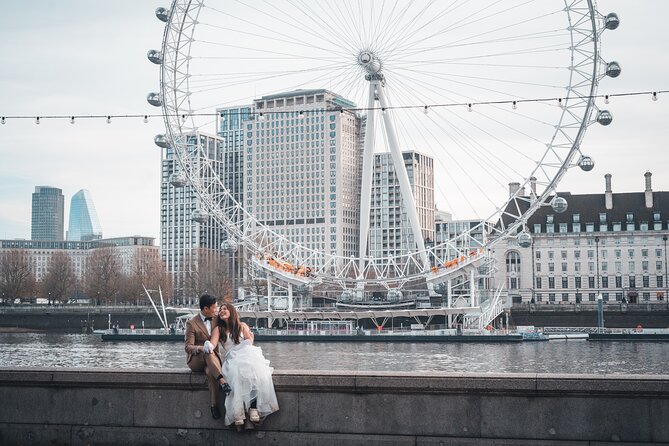 Iconic London Portraits Tour with Expert Local Photographer - The posing help is the secret sauce for camera-shy people