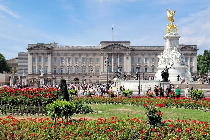Inside Buckingham Palace State Rooms & Royal London Walking Tour - Wellington Barracks and the Foot Guards on duty