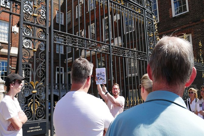 James Bond Small Group Mini Coach Tour of London - Stop 3: City of London, With a Her Majesty’s Secret Service College Reference