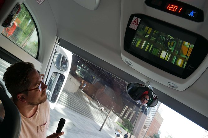 James Bond Small Group Mini Coach Tour of London - Group Size and Guide Energy: Why Small-Group Format Matters Here