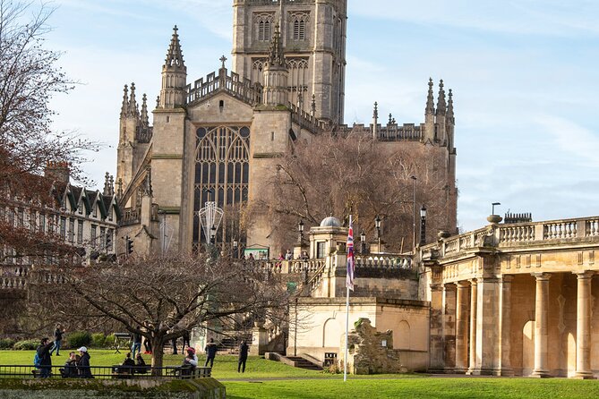 Jane Austen's Bath And History Trail - Royal Crescent’s grand facade and Bath Abbey’s long timeline