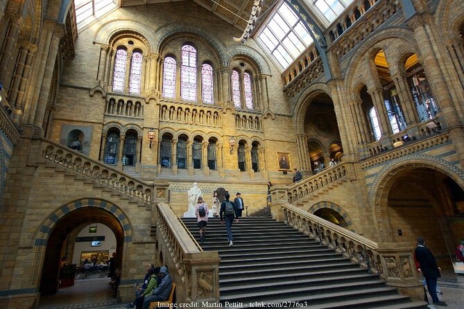 Kensington Private 4h Tour Including The Victoria & Albert Museum - Hyde Park Orientation Then Kensington Palace Gardens