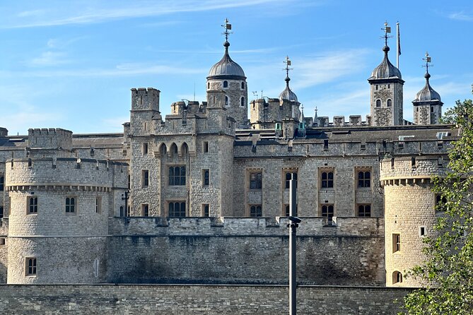 Kid-Friendly Private Tower of London Tour with Blue Badge Guide - Meeting at the Tower of London Welcome Centre and starting with your feet