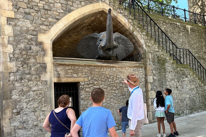 Kid-Friendly Private Tower of London Tour with Blue Badge Guide - Crown Jewels gallery time: prebooked tickets, security, and queue reality
