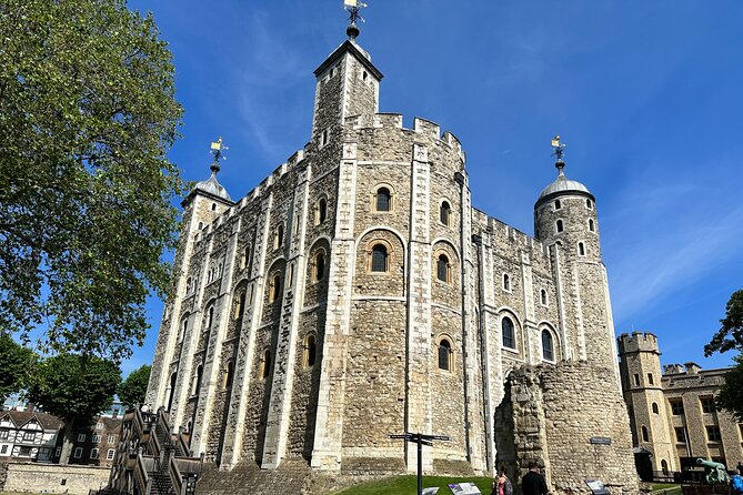 Kid-Friendly Private Tower of London Tour with Blue Badge Guide - What the private format changes for your family