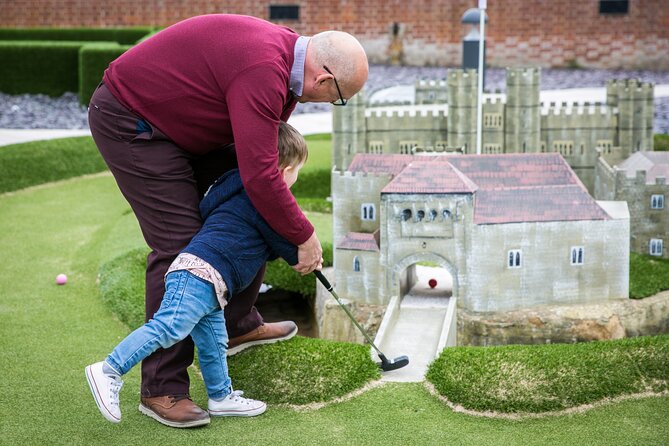 Leeds Castle Admission - Ultimate Explorer Tickets - Bird of Prey Centre and falconry displays, how to time this right