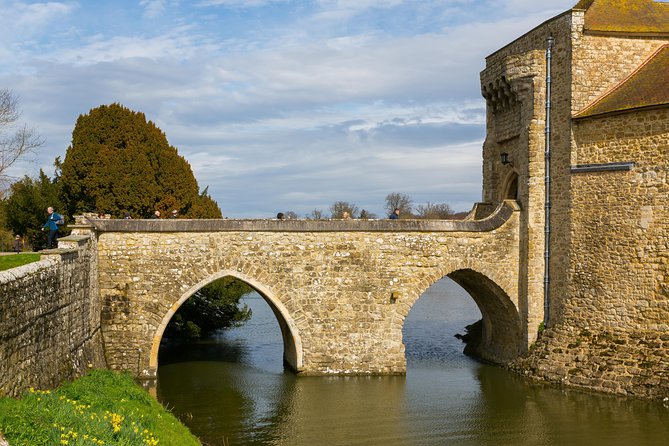 Leeds Castle, Cliffs of Dover and Canterbury Day Trip from London with Guided Cathedral Tour - White Cliffs of Dover: The Photo Stop Reality Check