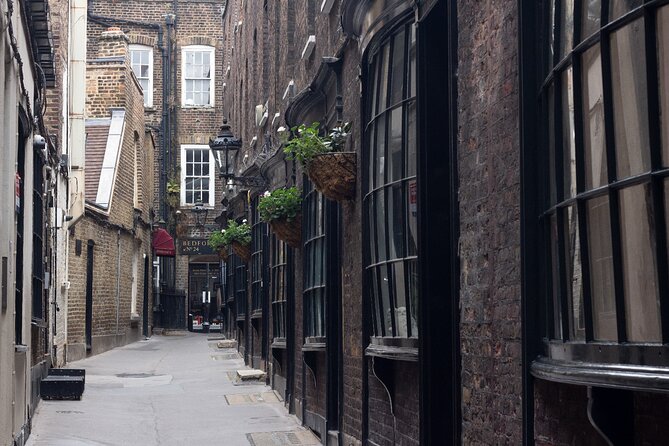 Lights, Camera, London: The Movie Locations Walking Tour - Small group energy, and why questions matter here