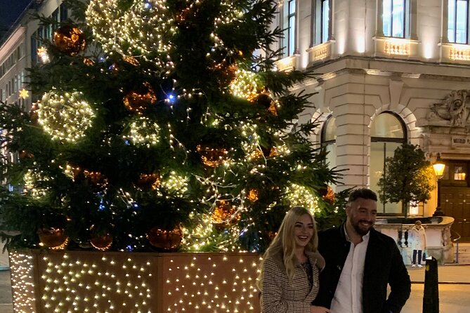 London Bespoke Black Cab Christmas Lights & Sights Private Tour - Trafalgar Square to Oxford Street: The Big-Name Start